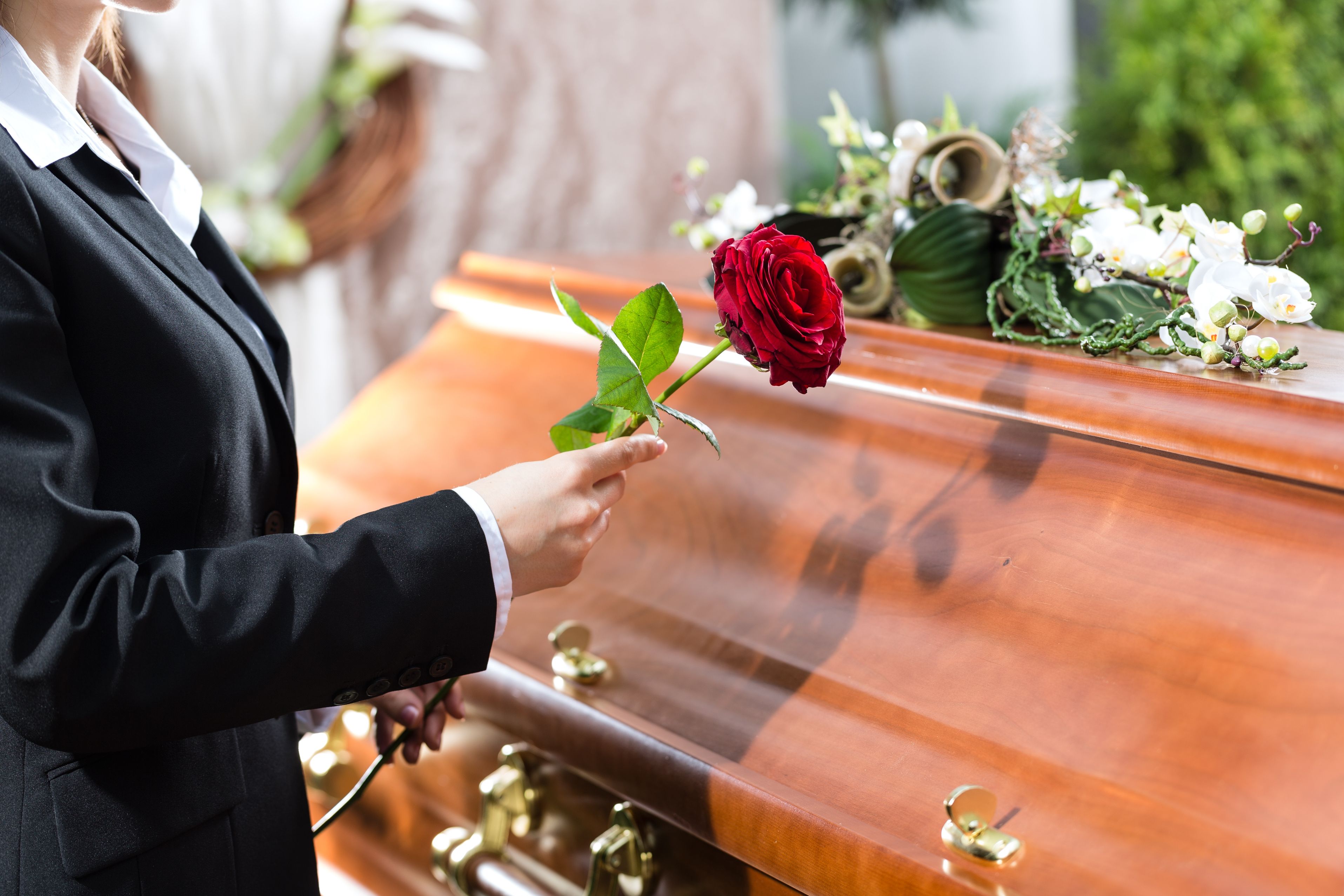 Cremation Cost In Hayward CA Vs. Traditional Funeral Services: Which Is More Affordable?