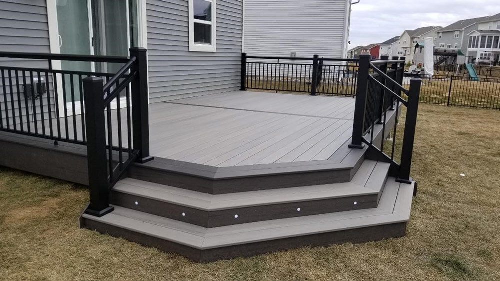 When Do You Need a Deck Stair Railing in Chicago?